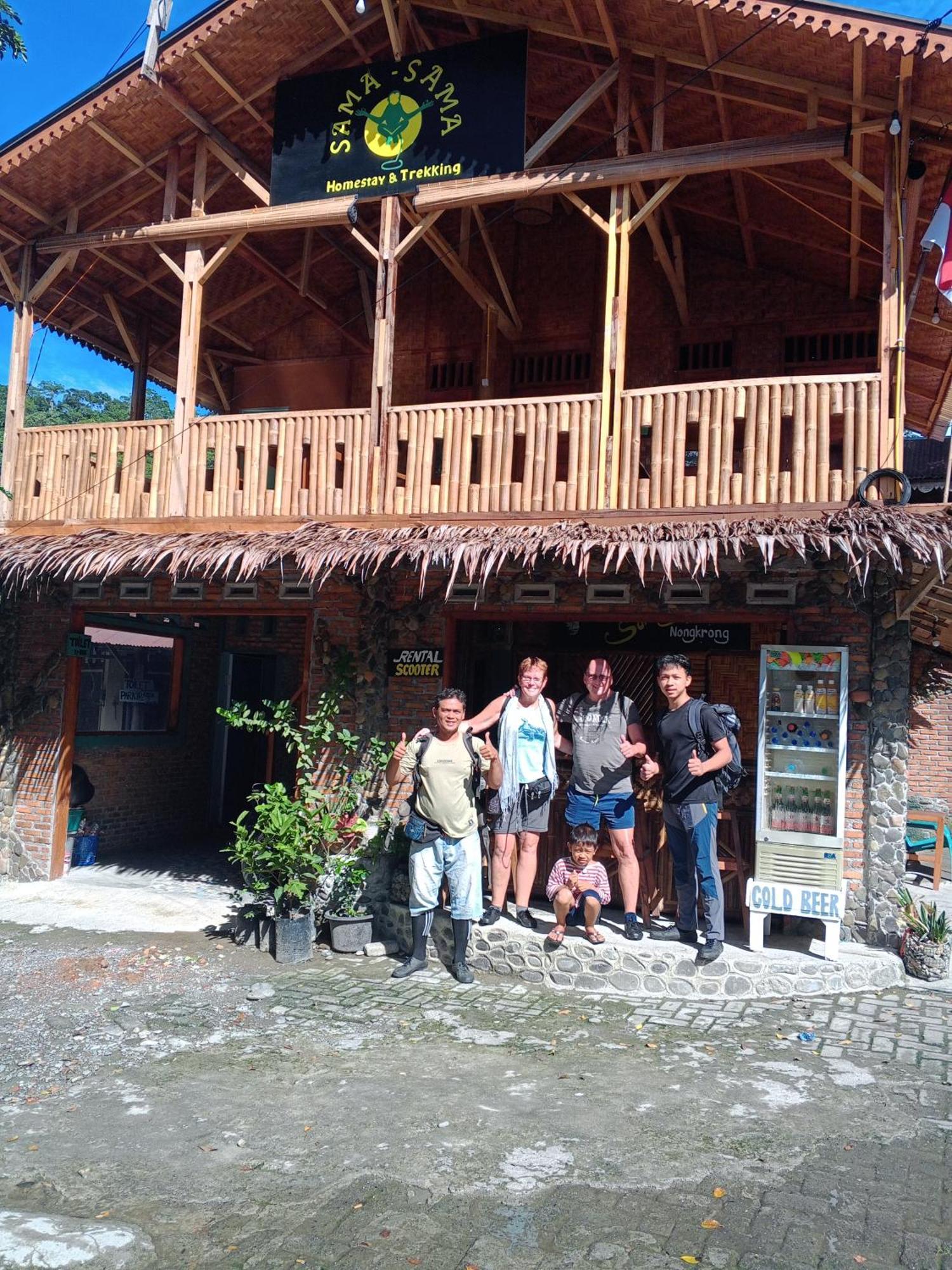 Sama Sama Homestay & Trekking Only Stay Here Book Trekking And Transport With Us Bukit Lawang Exterior photo