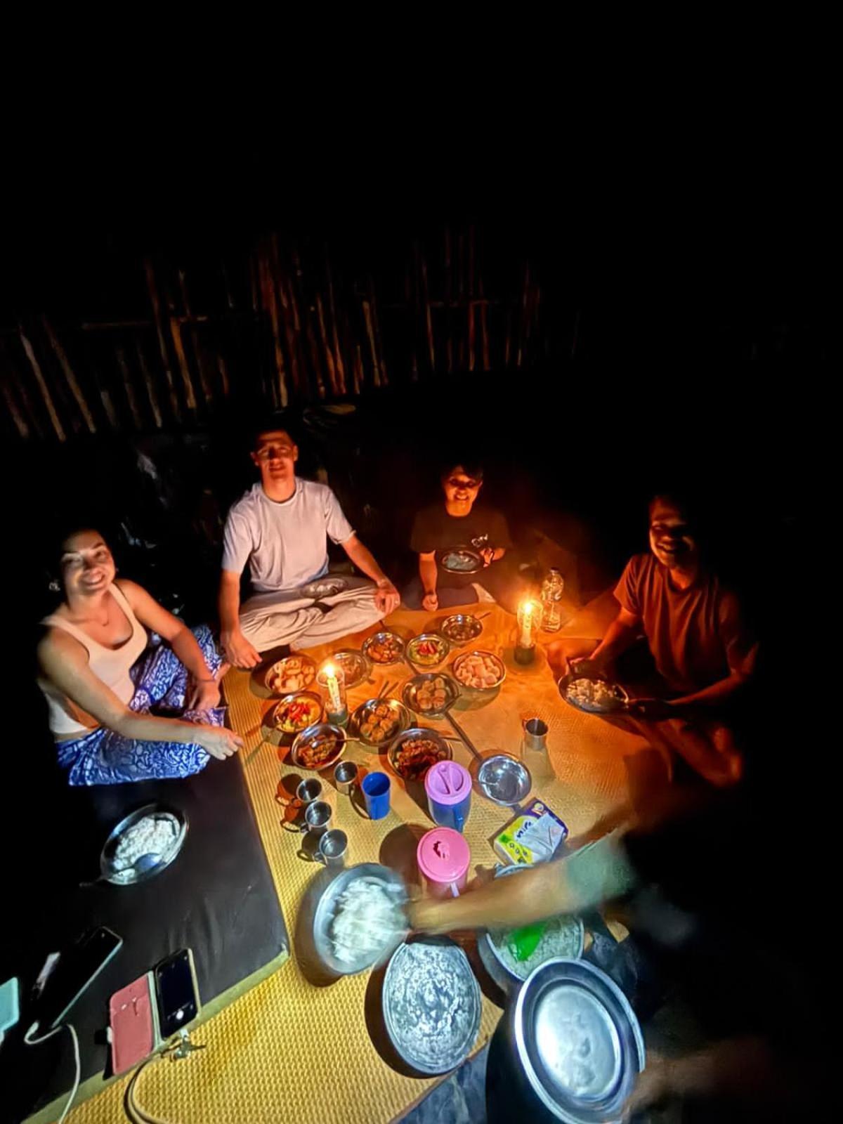 Sama Sama Homestay & Trekking Only Stay Here Book Trekking And Transport With Us Bukit Lawang Exterior photo