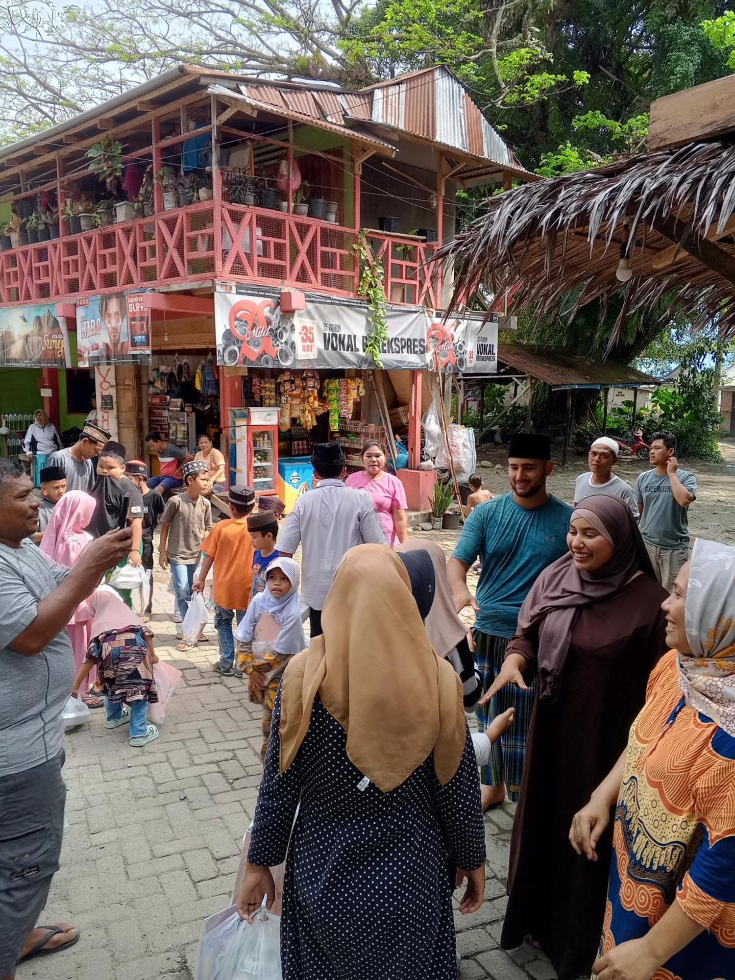Sama Sama Homestay & Trekking Only Stay Here Book Trekking And Transport With Us Bukit Lawang Exterior photo