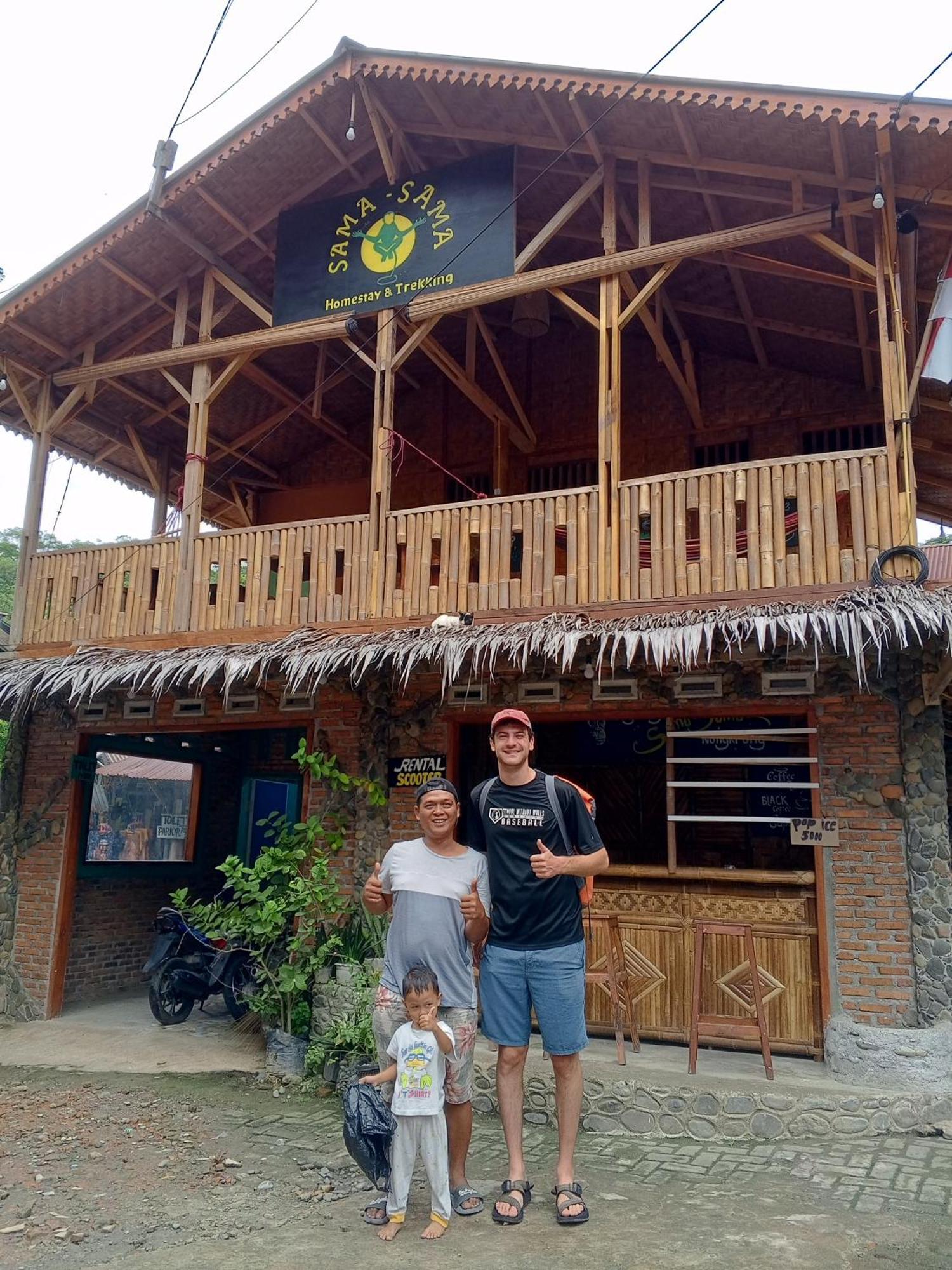 Sama Sama Homestay & Trekking Only Stay Here Book Trekking And Transport With Us Bukit Lawang Exterior photo