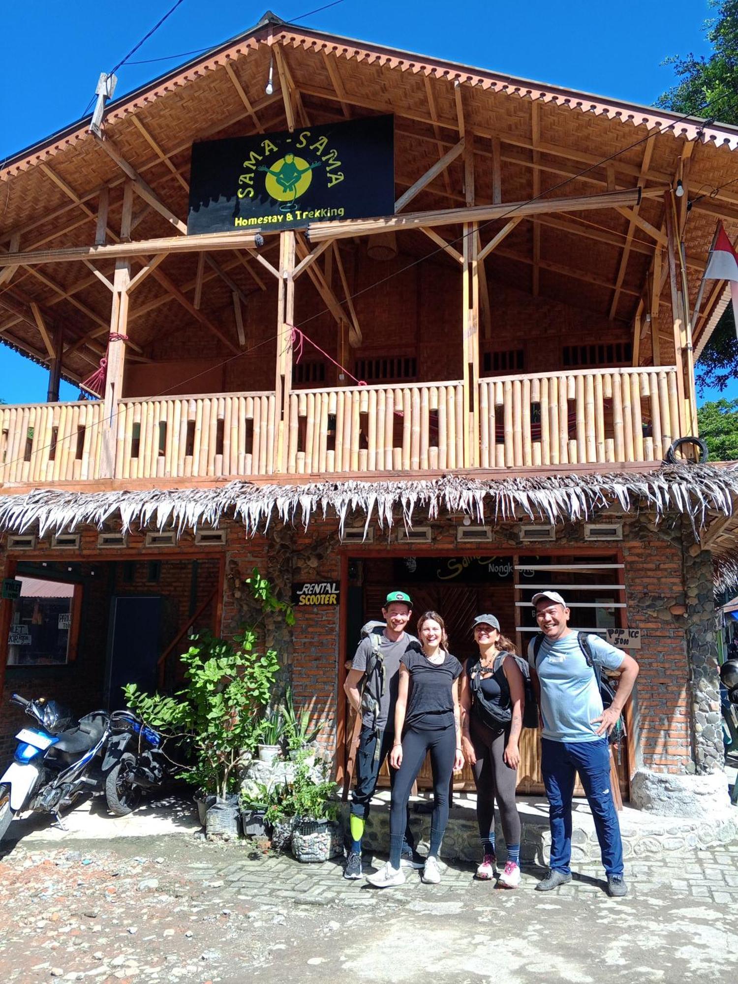 Sama Sama Homestay & Trekking Only Stay Here Book Trekking And Transport With Us Bukit Lawang Exterior photo