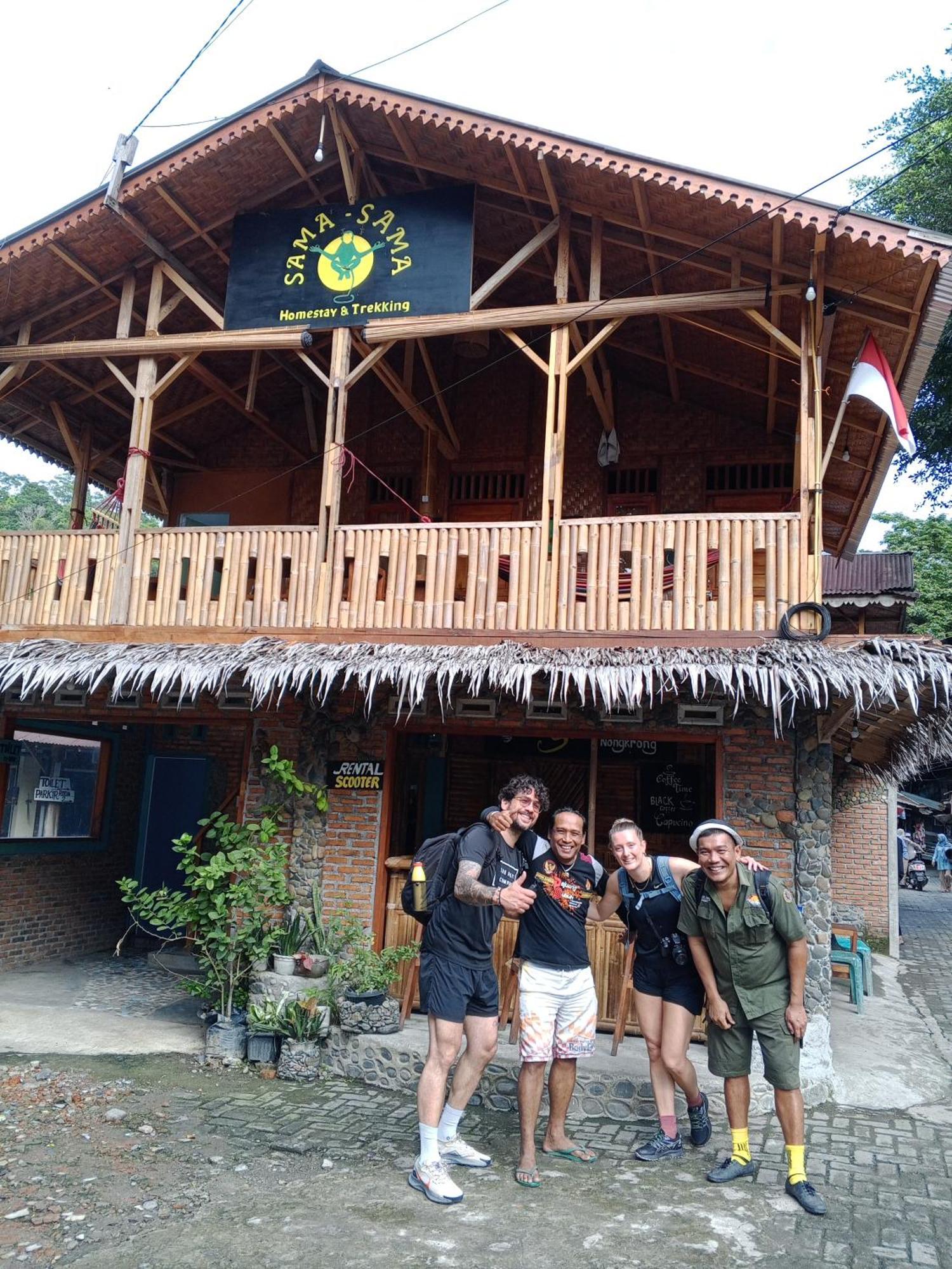 Sama Sama Homestay & Trekking Only Stay Here Book Trekking And Transport With Us Bukit Lawang Exterior photo